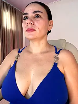 Snapshot of MeganDupont chatting on September 2025 01:03:01 PM MeganDupont online show from September 2025 01:03:01 PM