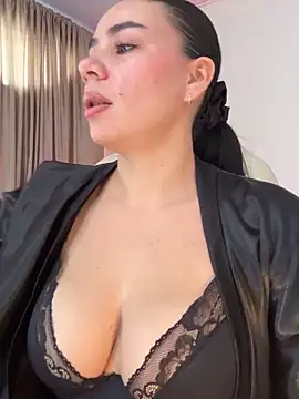 Snapshot of MeganDupont chatting on December 2025 02:00:01 PM MeganDupont online show from December 2025 02:00:01 PM