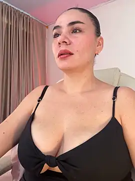 Snapshot of MeganDupont chatting on December 2025 01:05:02 PM MeganDupont online show from December 2025 01:05:02 PM