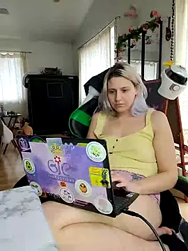 Snapshot of ScarletCallings420 chatting on January 2025 09:58:01 PM ScarletCallings420 online show from January 2025 09:58:01 PM