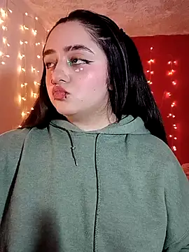 IvonneT online show from November 2025 04:15:01 AM