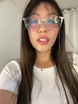 Snapshot of MiaJones21 chatting on January 2025 11:24:02 PM MiaJones21 online show from January 2025 11:24:02 PM