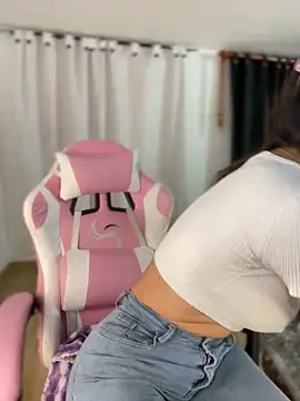 Snapshot of MiaJones21 chatting on January 2025 03:12:02 AM MiaJones21 online show from January 2025 03:12:02 AM