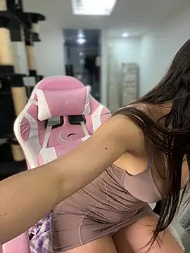 Snapshot of MiaJones21 chatting on February 2025 03:34:02 AM MiaJones21 online show from February 2025 03:34:02 AM