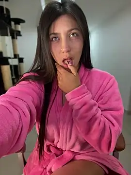 Snapshot of MiaJones21 chatting on February 2025 07:23:01 AM MiaJones21 online show from February 2025 07:23:01 AM