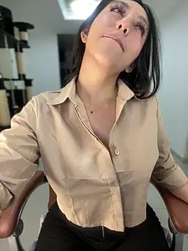 Snapshot of MiaJones21 chatting on March 2025 12:07:02 AM MiaJones21 online show from March 2025 12:07:02 AM