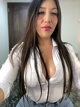Snapshot of MiaJones21 chatting on May 2026 12:18:01 AM MiaJones21 online show from May 2026 12:18:01 AM