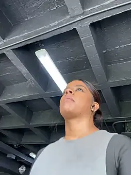 Snapshot of trianawhite chatting on December 2024 05:26:01 PM trianawhite online show from December 2024 05:26:01 PM