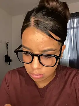 Snapshot of trianawhite chatting on December 2024 03:12:01 PM trianawhite online show from December 2024 03:12:01 PM