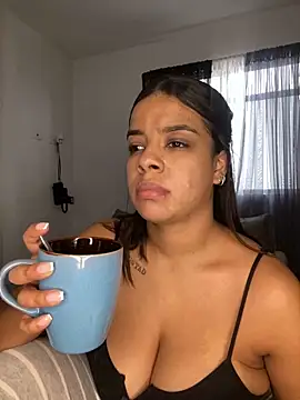 Snapshot of trianawhite chatting on December 2024 06:29:01 PM trianawhite online show from December 2024 06:29:01 PM