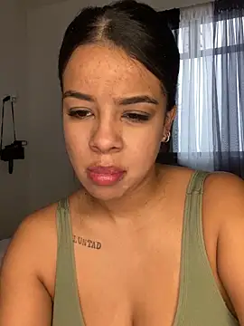 Snapshot of trianawhite chatting on January 2025 07:29:01 PM trianawhite online show from January 2025 07:29:01 PM