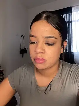 Snapshot of trianawhite chatting on January 2025 03:48:01 PM trianawhite online show from January 2025 03:48:01 PM