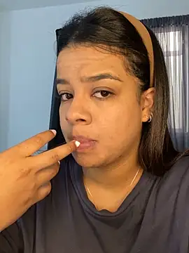 Snapshot of trianawhite chatting on January 2025 02:37:01 PM trianawhite online show from January 2025 02:37:01 PM