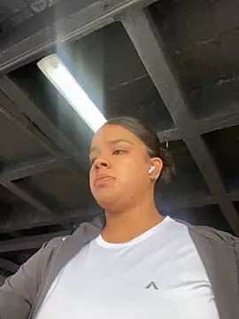 Snapshot of trianawhite chatting on February 2025 08:56:01 PM trianawhite online show from February 2025 08:56:01 PM