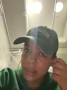 Snapshot of trianawhite chatting on February 2025 06:21:01 PM trianawhite online show from February 2025 06:21:01 PM