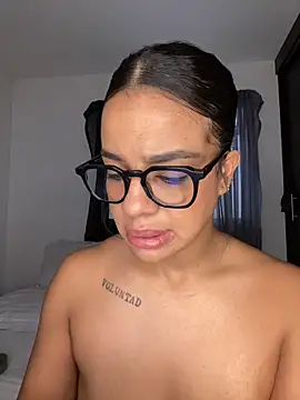 trianawhite online show from December 2025 03:10:01 PM