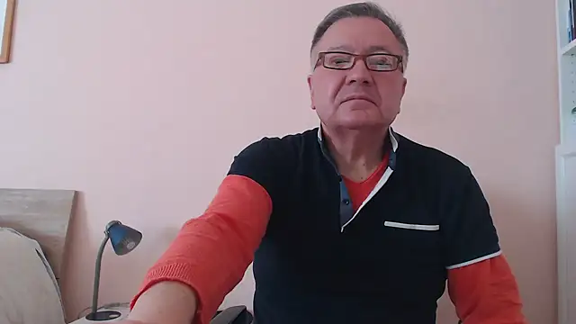 Snapshot of YOU6me chatting on November 2025 09:41:01 AM YOU6me online show from November 2025 09:41:01 AM