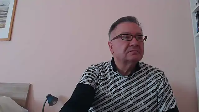 Snapshot of YOU6me chatting on November 2025 08:58:01 AM YOU6me online show from November 2025 08:58:01 AM