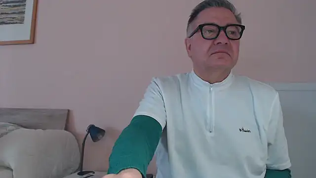 Snapshot of YOU6me chatting on December 2025 08:12:01 AM YOU6me online show from December 2025 08:12:01 AM