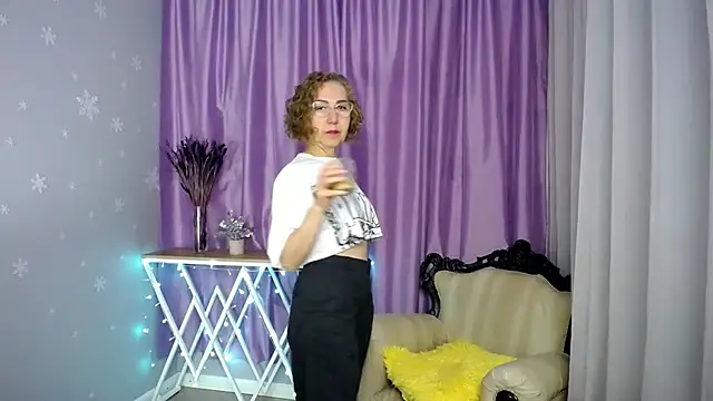 queen a n i online show from June 2026 08:20:01 AM