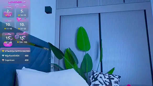 Snapshot of Mia_Tin chatting on September 2025 12:50:01 PM Mia Tin online show from September 2025 12:50:01 PM