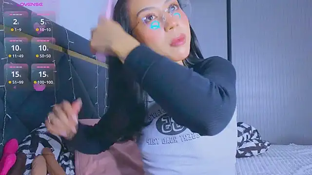 Snapshot of Mia_Tin chatting on January 2026 04:01:02 PM Mia Tin online show from January 2026 04:01:02 PM