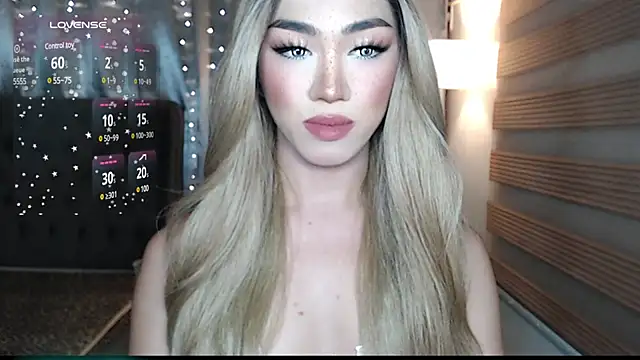 Local Hoelyx online show from December 2024 08:03:02 PM