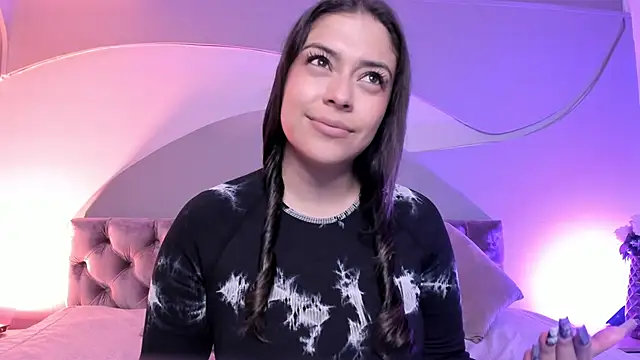 Nicolle W online show from February 2025 11:52:01 AM