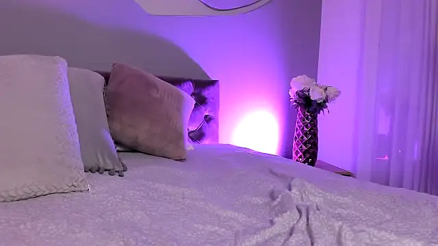 Nicolle W online show from March 2025 02:56:02 PM