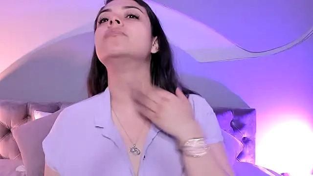 Nicolle W online show from March 2025 11:58:02 AM