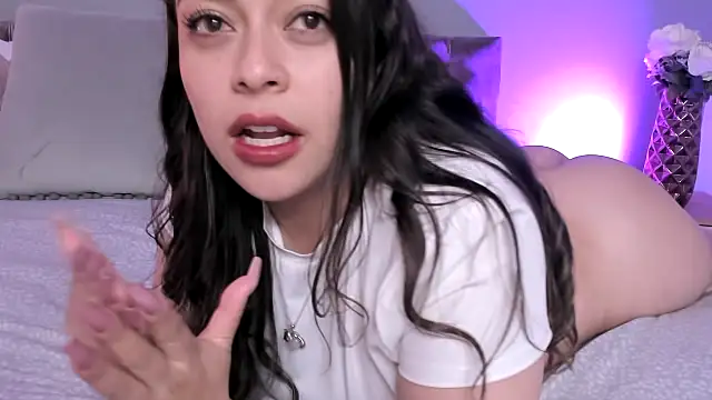 Nicolle W online show from March 2025 06:01:02 PM