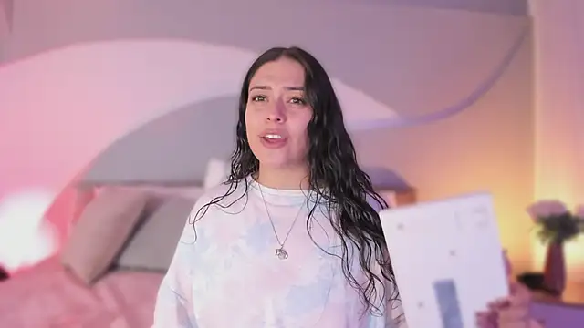 Nicolle W online show from September 2025 11:56:01 AM