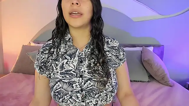 Nicolle W online show from September 2025 02:46:02 AM