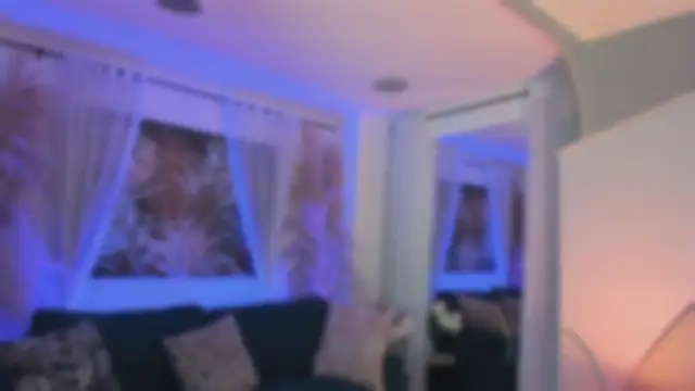 Nicolle W online show from November 2025 11:43:02 AM