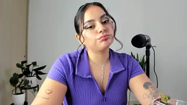 susy angel online show from December 2025 10:25:01 PM