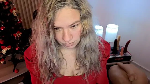 MarianL0ve online show from December 2025 10:20:02 AM