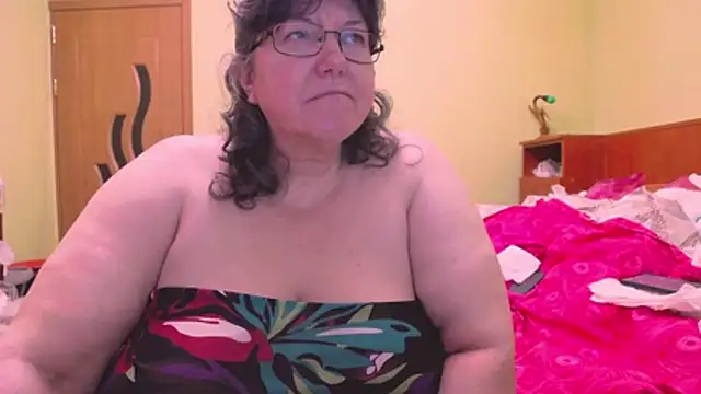 HugeTits online show from April 2026 11:35:02 PM