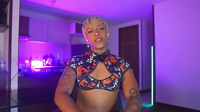 Snapshot of AmberRaus chatting on November 2025 04:45:01 AM AmberRaus online show from November 2025 04:45:01 AM