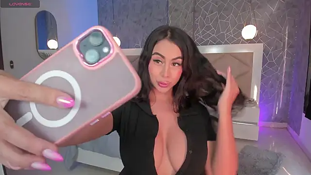 Snapshot of LeahJones_ chatting on March 2025 09:37:02 PM LeahJones  online show from March 2025 09:37:02 PM