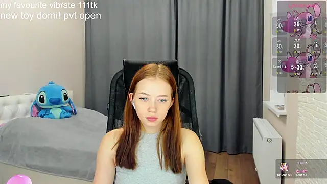 Hot Mia  online show from December 2024 11:30:02 AM