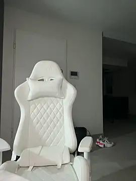 Snapshot of HannaXLove chatting on December 2025 09:11:01 PM HannaXLove online show from December 2025 09:11:01 PM