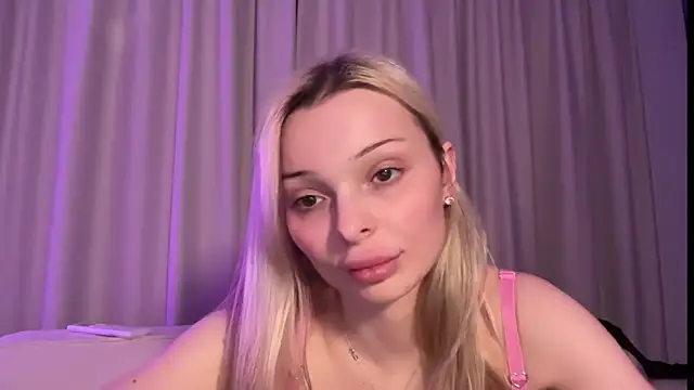 Snapshot of HannaXLove chatting on February 2026 09:02:01 PM HannaXLove online show from February 2026 09:02:01 PM