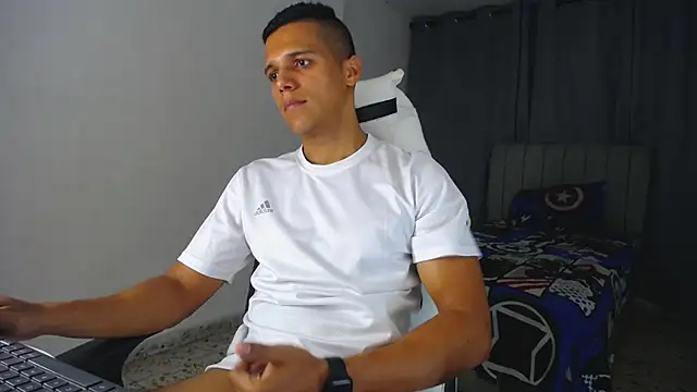 Snapshot of DavidAngell7 chatting on March 2025 06:50:02 AM DavidAngell7 online show from March 2025 06:50:02 AM