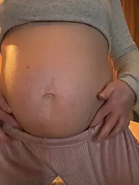 Snapshot of Mini_And_The_Bear chatting on February 2026 05:50:01 PM Mini And The Bear online show from February 2026 05:50:01 PM