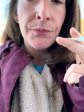 Snapshot of Mini_And_The_Bear chatting on February 2026 04:26:01 PM Mini And The Bear online show from February 2026 04:26:01 PM