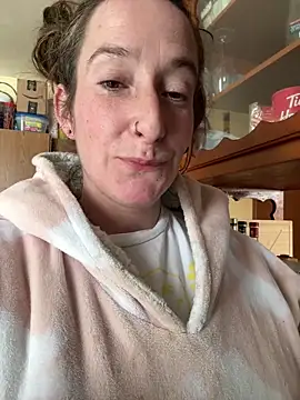 Snapshot of Mini_And_The_Bear chatting on February 2026 04:06:01 PM Mini And The Bear online show from February 2026 04:06:01 PM