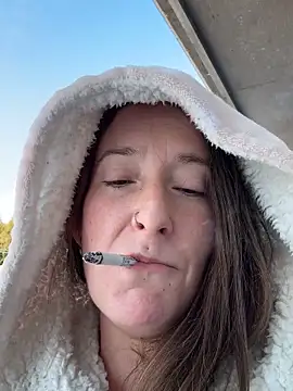 Snapshot of Mini_And_The_Bear chatting on March 2026 04:47:02 PM Mini And The Bear online show from March 2026 04:47:02 PM