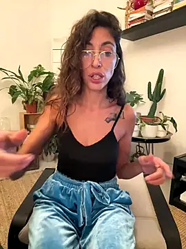 amanilouve online show from October 2025 09:15:01 PM