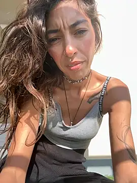 amanilouve online show from March 2026 01:17:01 PM