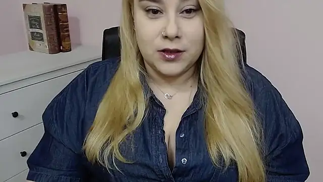Snapshot of XgloryHAILEY chatting on March 2025 10:26:02 PM XgloryHAILEY online show from March 2025 10:26:02 PM